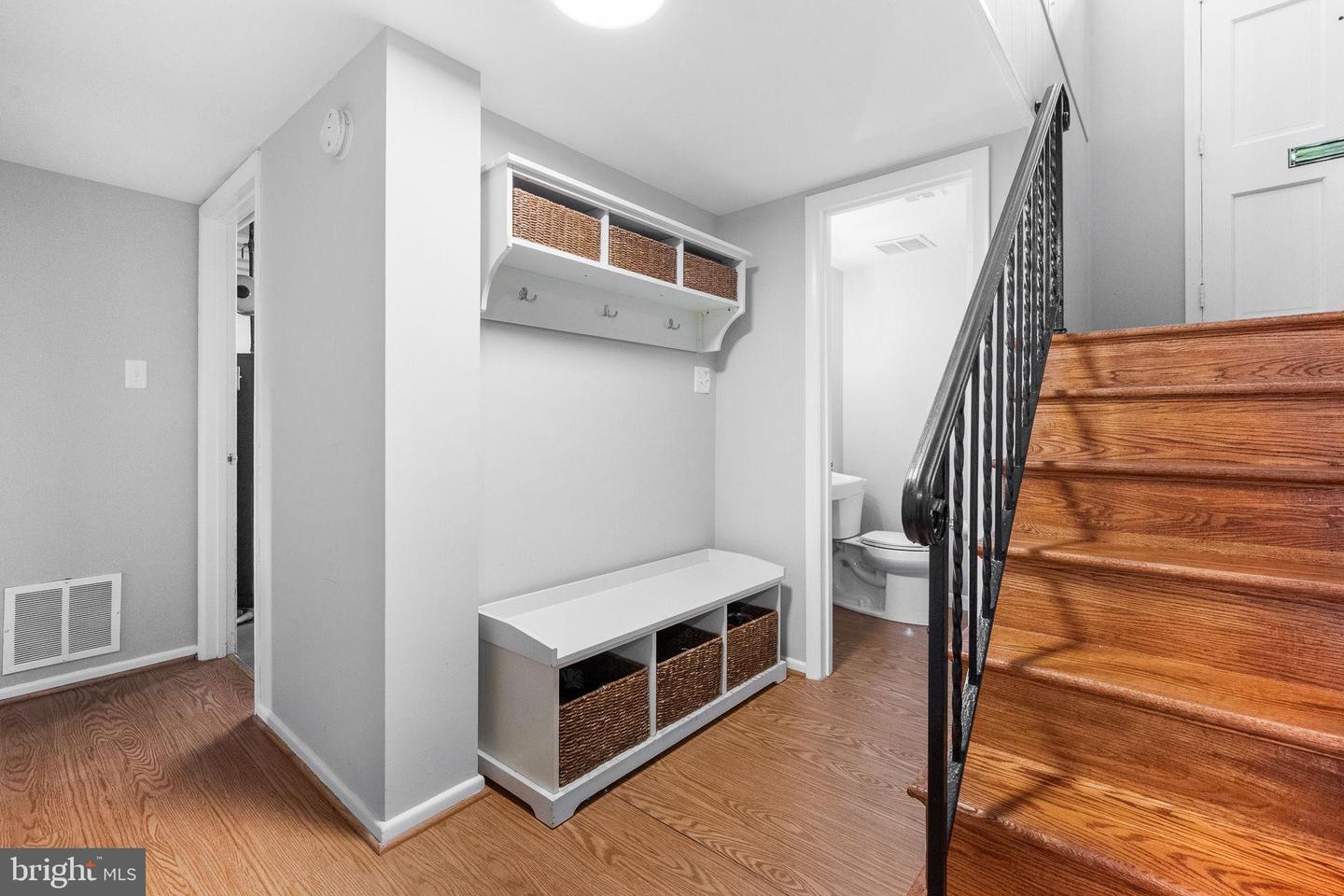 2415 JACKSON PKWY, VIENNA, Virginia 22180, 4 Bedrooms Bedrooms, 12 Rooms Rooms,2 BathroomsBathrooms,Residential,For sale,2415 JACKSON PKWY,VAFX2264144 MLS # VAFX2264144