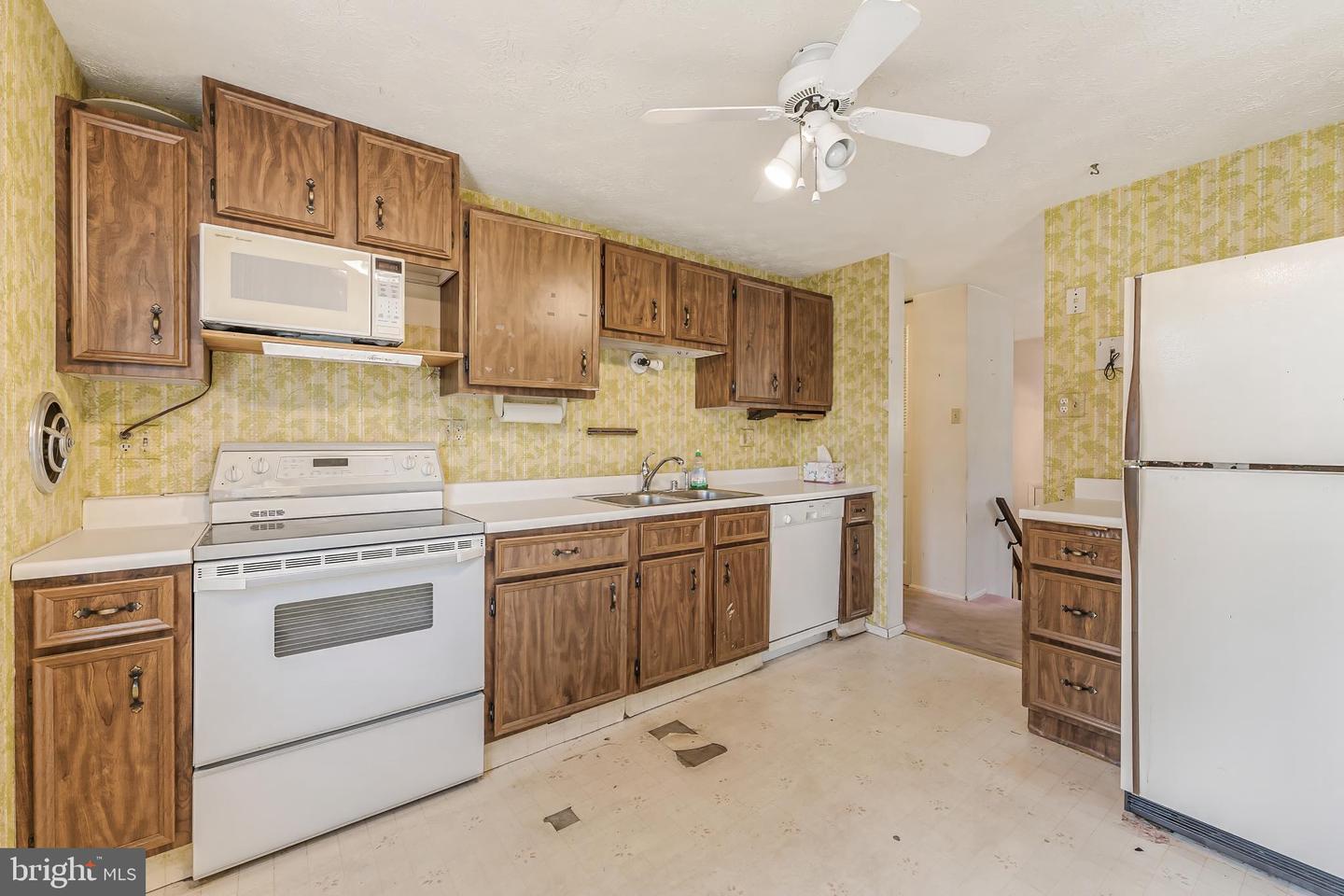 9803 OLEANDER, VIENNA, Virginia 22181, 3 Bedrooms Bedrooms, ,2 BathroomsBathrooms,Residential,For sale,9803 OLEANDER,VAFX2264324 MLS # VAFX2264324