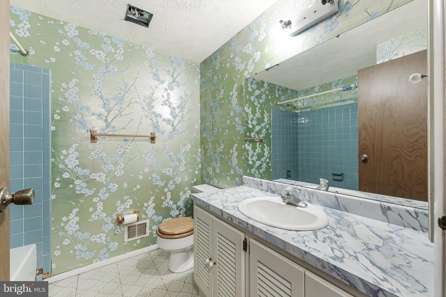 9803 OLEANDER, VIENNA, Virginia 22181, 3 Bedrooms Bedrooms, ,2 BathroomsBathrooms,Residential,For sale,9803 OLEANDER,VAFX2264324 MLS # VAFX2264324