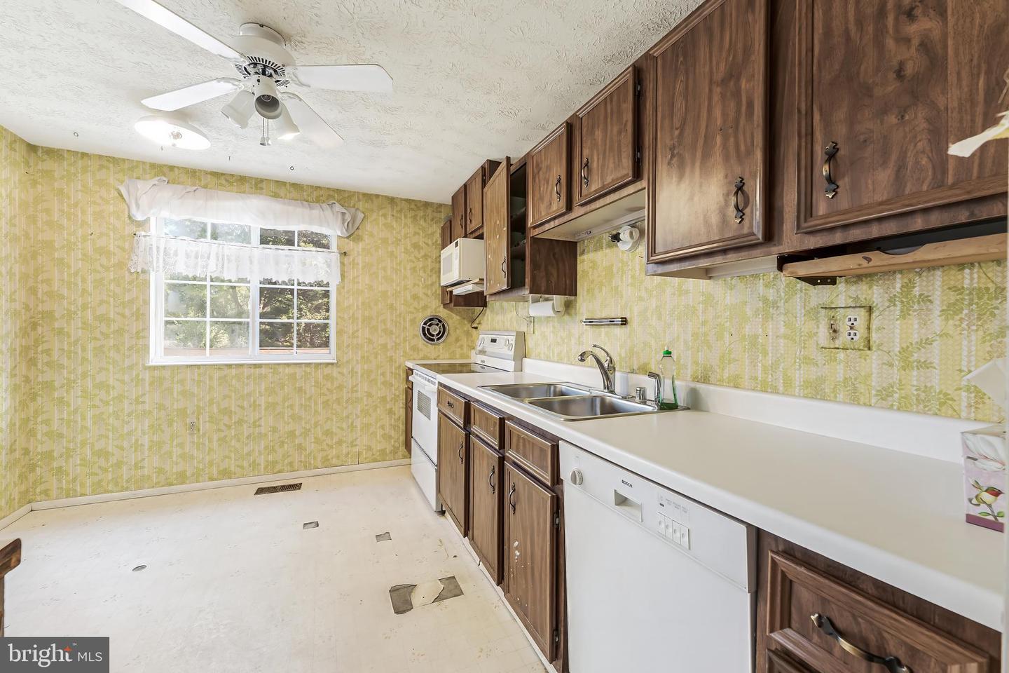 9803 OLEANDER, VIENNA, Virginia 22181, 3 Bedrooms Bedrooms, ,2 BathroomsBathrooms,Residential,For sale,9803 OLEANDER,VAFX2264324 MLS # VAFX2264324