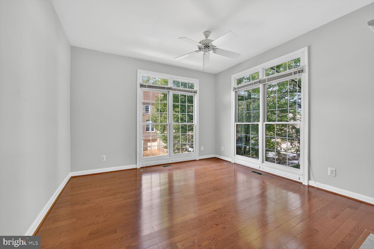9512 LAGERSFIELD CIR, VIENNA, Virginia 22181, 4 Bedrooms Bedrooms, 8 Rooms Rooms,3 BathroomsBathrooms,Residential,For sale,9512 LAGERSFIELD CIR,VAFX2264378 MLS # VAFX2264378