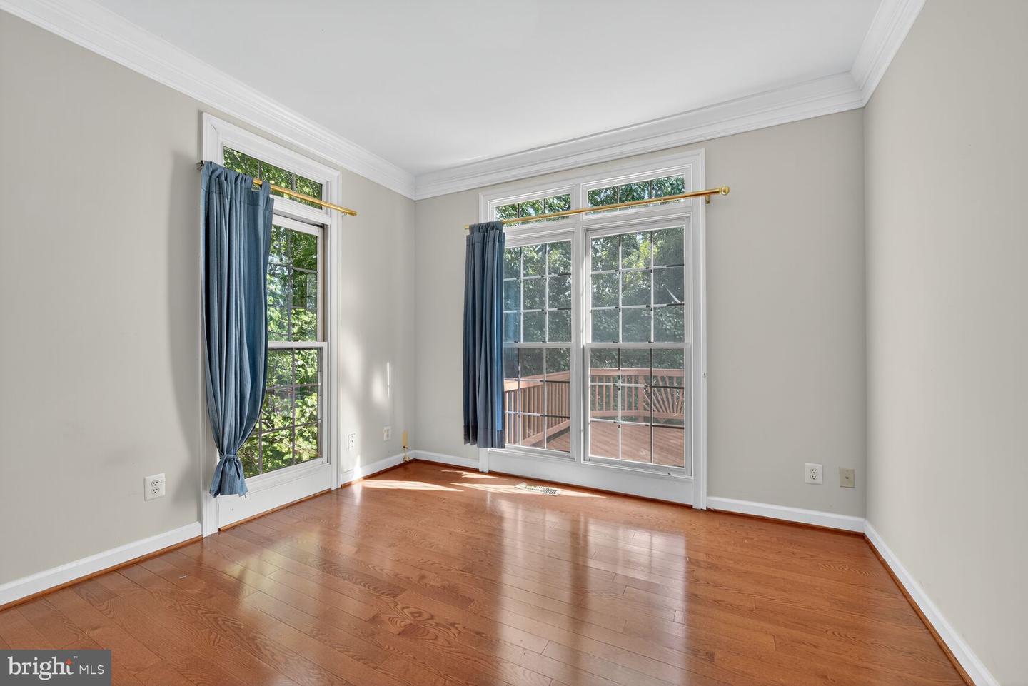 9512 LAGERSFIELD CIR, VIENNA, Virginia 22181, 4 Bedrooms Bedrooms, 8 Rooms Rooms,3 BathroomsBathrooms,Residential,For sale,9512 LAGERSFIELD CIR,VAFX2264378 MLS # VAFX2264378