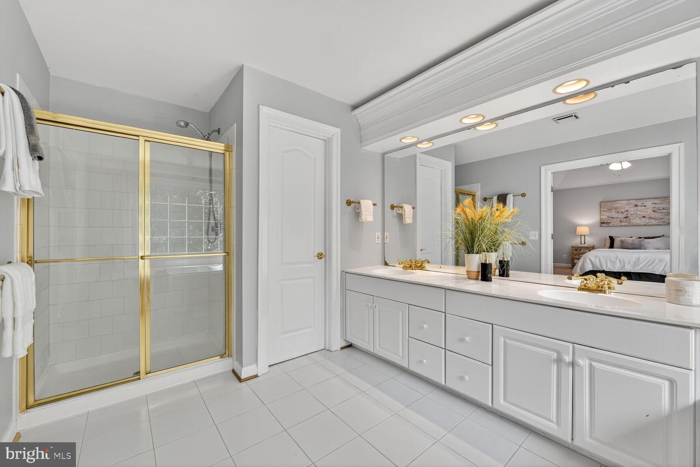 9512 LAGERSFIELD CIR, VIENNA, Virginia 22181, 4 Bedrooms Bedrooms, 8 Rooms Rooms,3 BathroomsBathrooms,Residential,For sale,9512 LAGERSFIELD CIR,VAFX2264378 MLS # VAFX2264378