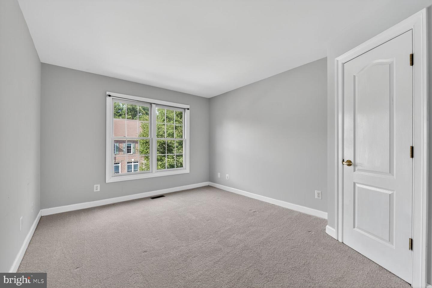 9512 LAGERSFIELD CIR, VIENNA, Virginia 22181, 4 Bedrooms Bedrooms, 8 Rooms Rooms,3 BathroomsBathrooms,Residential,For sale,9512 LAGERSFIELD CIR,VAFX2264378 MLS # VAFX2264378