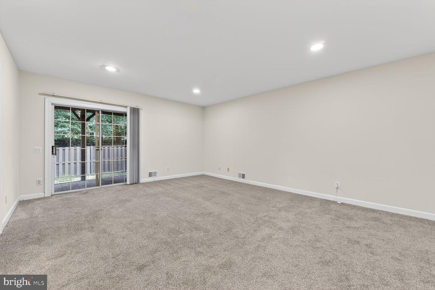 9512 LAGERSFIELD CIR, VIENNA, Virginia 22181, 4 Bedrooms Bedrooms, 8 Rooms Rooms,3 BathroomsBathrooms,Residential,For sale,9512 LAGERSFIELD CIR,VAFX2264378 MLS # VAFX2264378