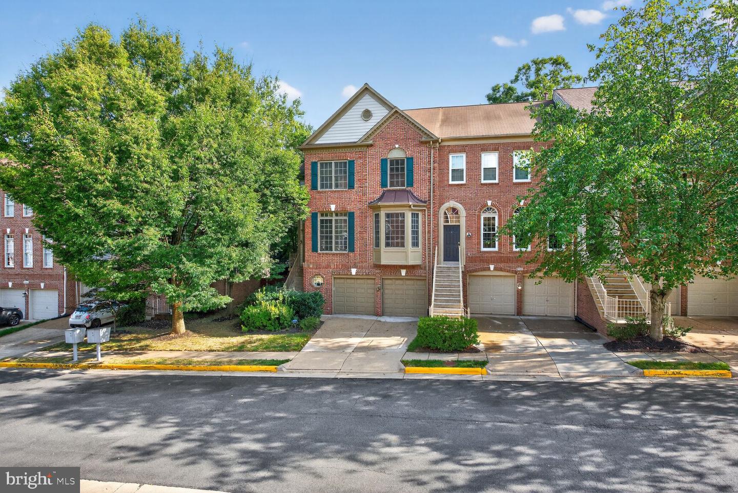 9512 LAGERSFIELD CIR, VIENNA, Virginia 22181, 4 Bedrooms Bedrooms, 8 Rooms Rooms,3 BathroomsBathrooms,Residential,For sale,9512 LAGERSFIELD CIR,VAFX2264378 MLS # VAFX2264378