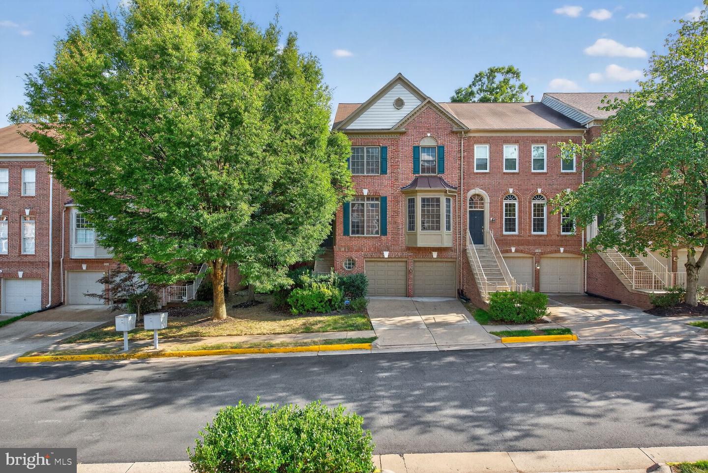 9512 LAGERSFIELD CIR, VIENNA, Virginia 22181, 4 Bedrooms Bedrooms, 8 Rooms Rooms,3 BathroomsBathrooms,Residential,For sale,9512 LAGERSFIELD CIR,VAFX2264378 MLS # VAFX2264378