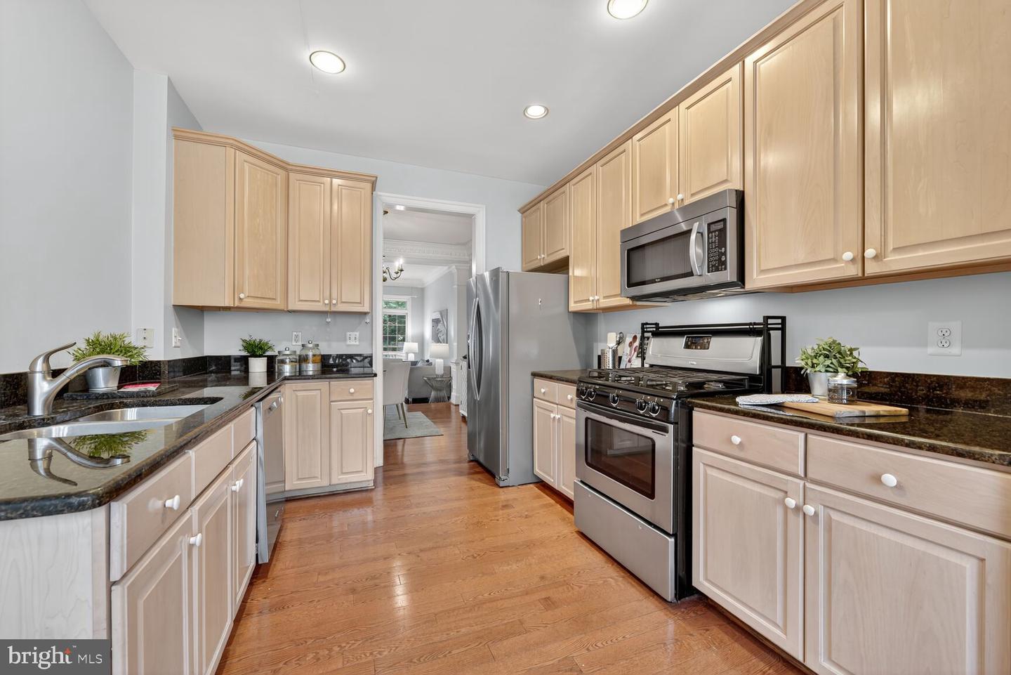 9512 LAGERSFIELD CIR, VIENNA, Virginia 22181, 4 Bedrooms Bedrooms, 8 Rooms Rooms,3 BathroomsBathrooms,Residential,For sale,9512 LAGERSFIELD CIR,VAFX2264378 MLS # VAFX2264378