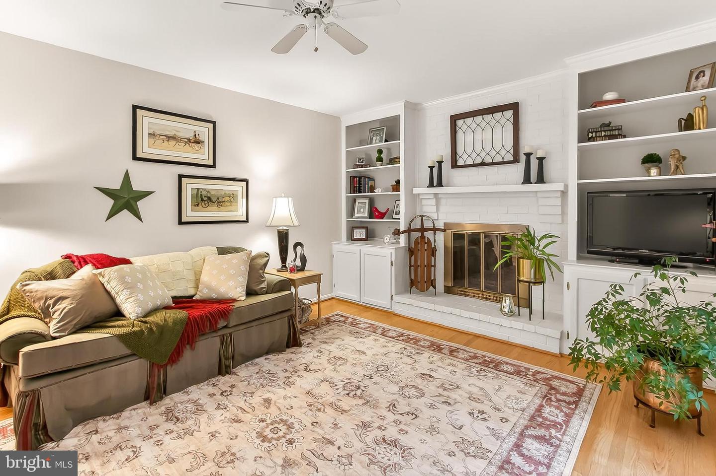7204 MING TREE CT, SPRINGFIELD, Virginia 22152, 4 Bedrooms Bedrooms, ,3 BathroomsBathrooms,Residential,For sale,7204 MING TREE CT,VAFX2264588 MLS # VAFX2264588