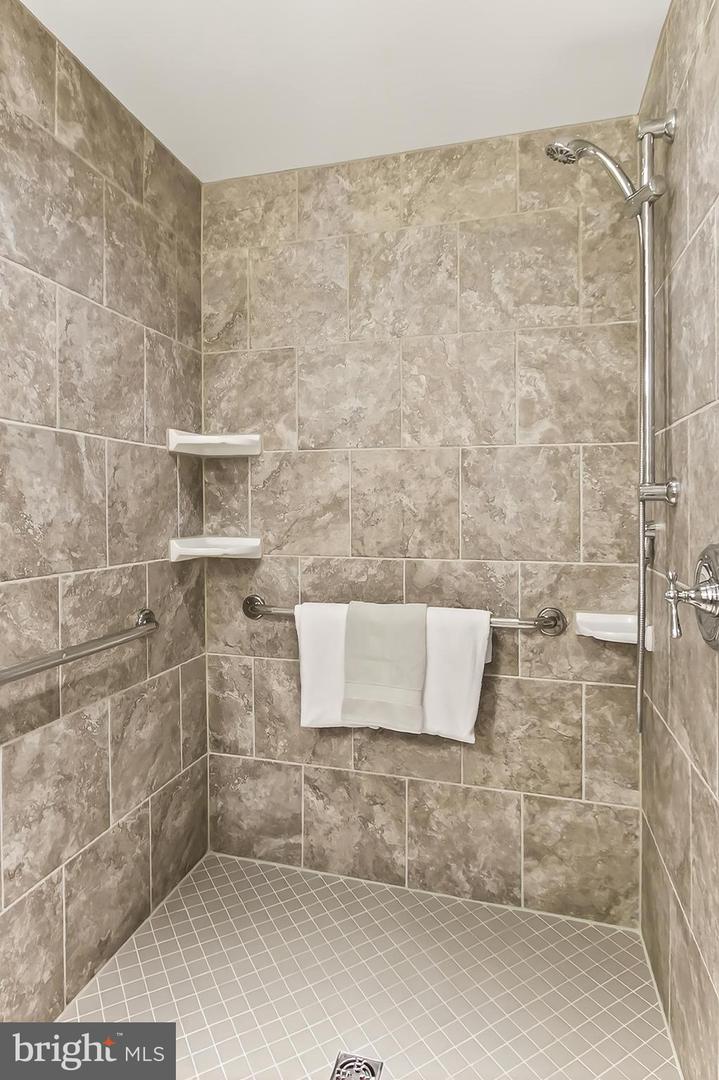 7204 MING TREE CT, SPRINGFIELD, Virginia 22152, 4 Bedrooms Bedrooms, ,3 BathroomsBathrooms,Residential,For sale,7204 MING TREE CT,VAFX2264588 MLS # VAFX2264588