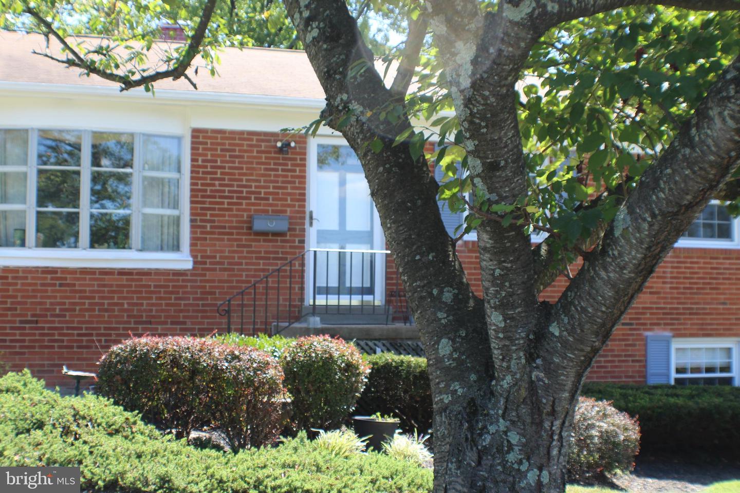 14809 ASHDALE AVE, WOODBRIDGE, Virginia 22193, 5 Bedrooms Bedrooms, ,2 BathroomsBathrooms,Residential,For sale,14809 ASHDALE AVE,VAPW2103118 MLS # VAPW2103118