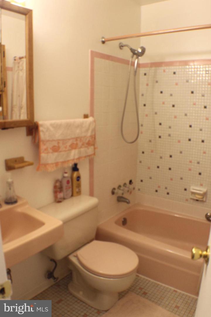 14809 ASHDALE AVE, WOODBRIDGE, Virginia 22193, 5 Bedrooms Bedrooms, ,2 BathroomsBathrooms,Residential,For sale,14809 ASHDALE AVE,VAPW2103118 MLS # VAPW2103118
