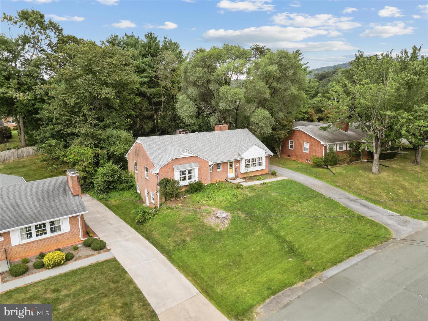 939 S MARSHALL ST, FRONT ROYAL, Virginia 22630, 3 Bedrooms Bedrooms, ,2 BathroomsBathrooms,Residential,For sale,939 S MARSHALL ST,VAWR2012188 MLS # VAWR2012188