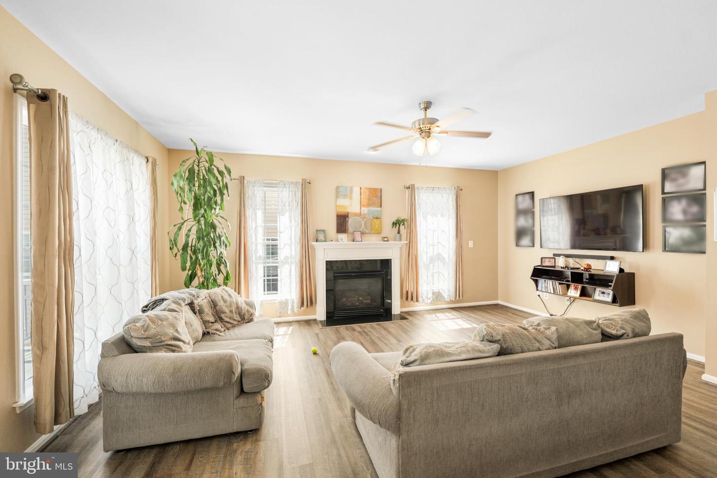 8931 YELLOWLEG CT, GAINESVILLE, Virginia 20155, 4 Bedrooms Bedrooms, 17 Rooms Rooms,3 BathroomsBathrooms,Residential,For sale,8931 YELLOWLEG CT,VAPW2103154 MLS # VAPW2103154