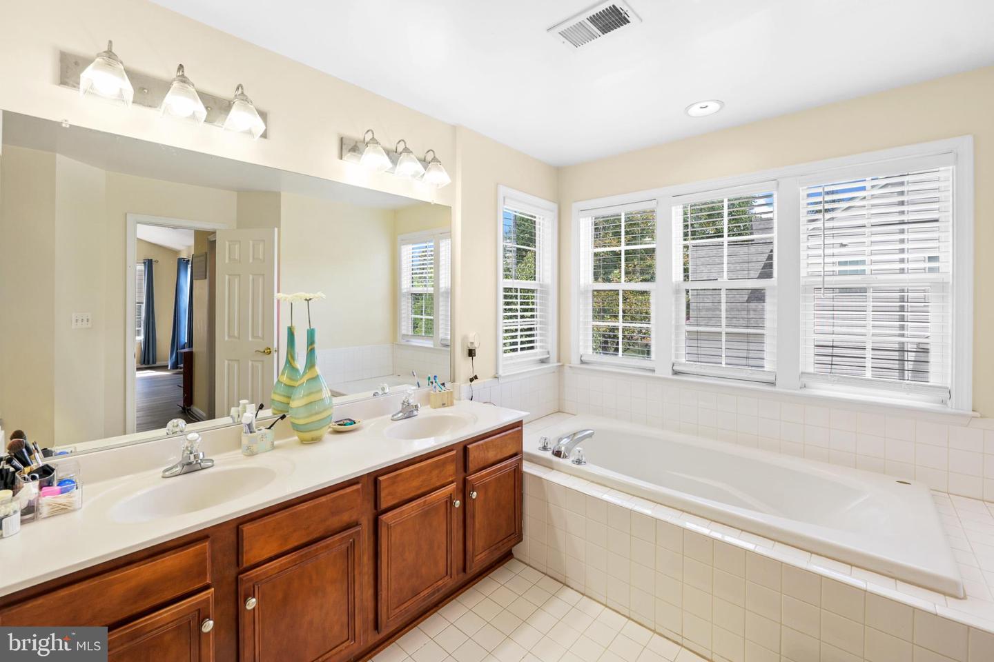 8931 YELLOWLEG CT, GAINESVILLE, Virginia 20155, 4 Bedrooms Bedrooms, 17 Rooms Rooms,3 BathroomsBathrooms,Residential,For sale,8931 YELLOWLEG CT,VAPW2103154 MLS # VAPW2103154