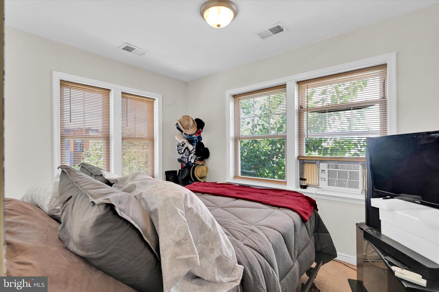 2380 ELVANS RD SE, WASHINGTON, District Of Columbia 20020, 3 Bedrooms Bedrooms, ,3 BathroomsBathrooms,Residential,For sale,2380 ELVANS RD SE,DCDC2220202 MLS # DCDC2220202