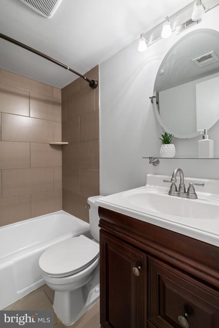 7105 GALGATE DR, SPRINGFIELD, Virginia 22152, 4 Bedrooms Bedrooms, 11 Rooms Rooms,2 BathroomsBathrooms,Residential,For sale,7105 GALGATE DR,VAFX2264828 MLS # VAFX2264828