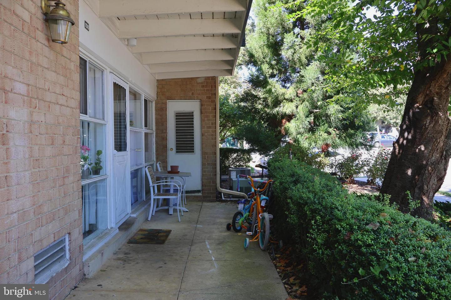 4927 AMERICANA DR #108, ANNANDALE, Virginia 22003, 2 Bedrooms Bedrooms, ,1 BathroomBathrooms,Residential,For sale,4927 AMERICANA DR #108,VAFX2264866 MLS # VAFX2264866