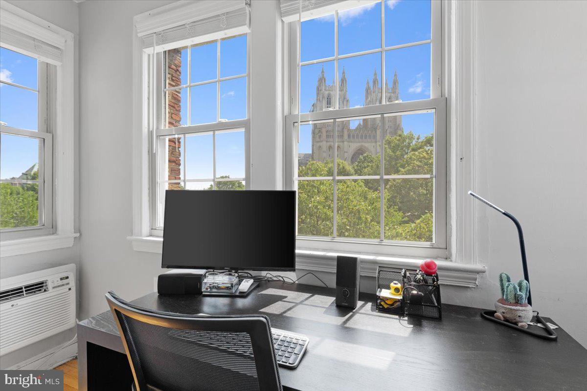 3028 WISCONSIN AVE NW #APT402, WASHINGTON, District Of Columbia 20016, 2 Bedrooms Bedrooms, ,2 BathroomsBathrooms,Residential,For sale,3028 WISCONSIN AVE NW #APT402,DCDC2220304 MLS # DCDC2220304