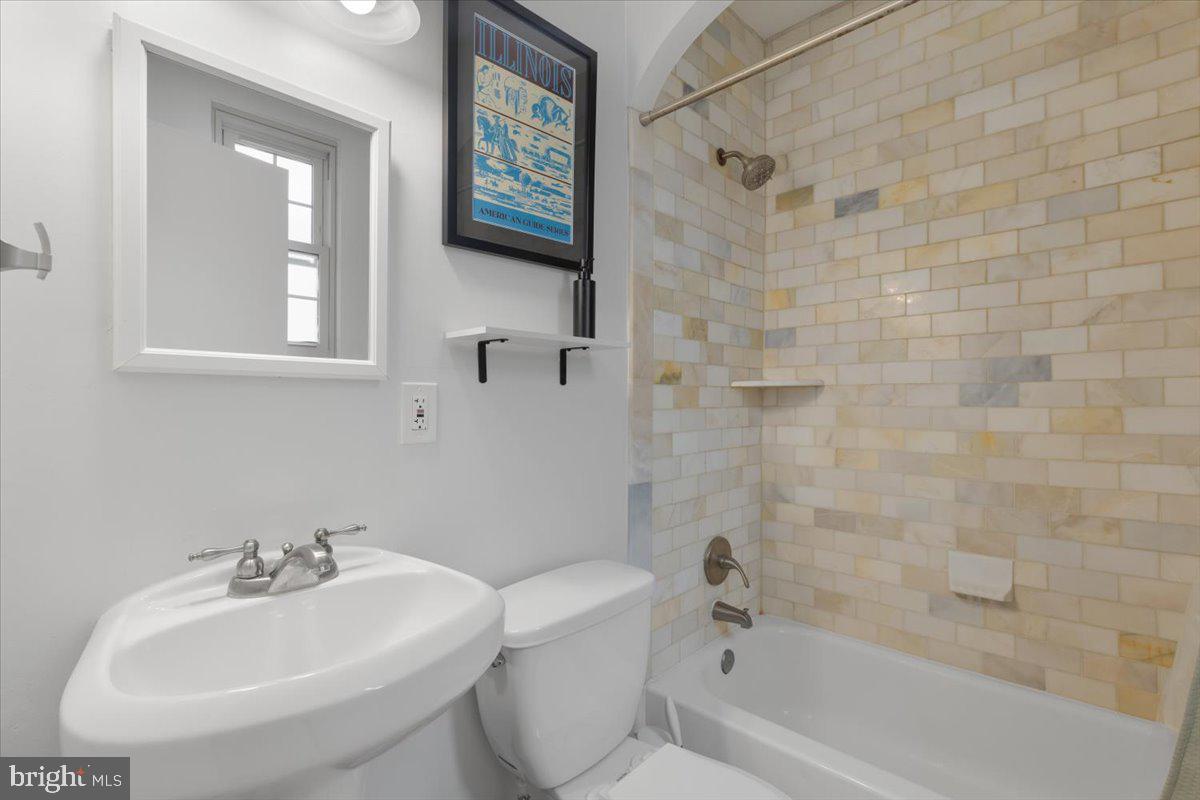 3028 WISCONSIN AVE NW #APT402, WASHINGTON, District Of Columbia 20016, 2 Bedrooms Bedrooms, ,2 BathroomsBathrooms,Residential,For sale,3028 WISCONSIN AVE NW #APT402,DCDC2220304 MLS # DCDC2220304