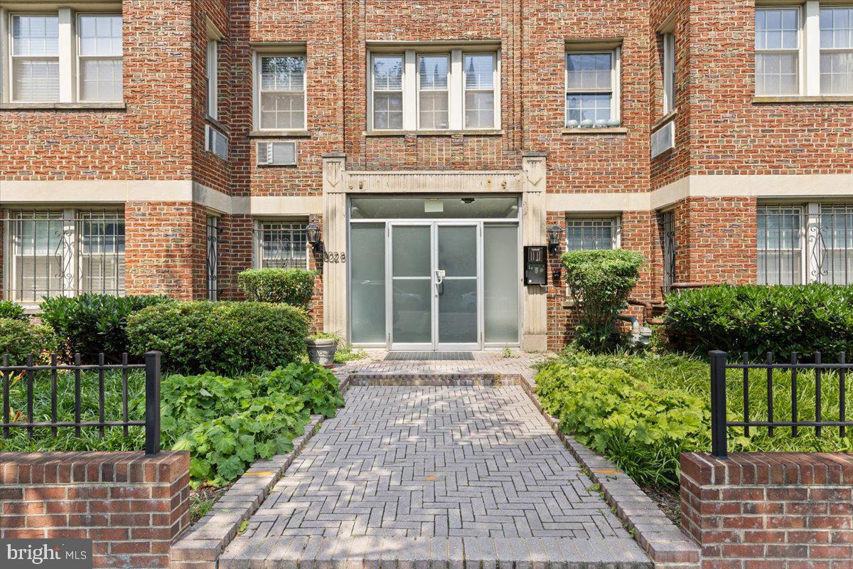 3028 WISCONSIN AVE NW #APT402, WASHINGTON, District Of Columbia 20016, 2 Bedrooms Bedrooms, ,2 BathroomsBathrooms,Residential,For sale,3028 WISCONSIN AVE NW #APT402,DCDC2220304 MLS # DCDC2220304
