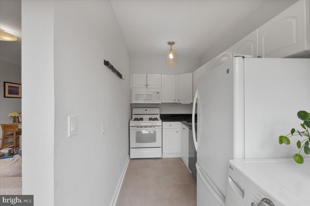 3028 WISCONSIN AVE NW #APT402, WASHINGTON, District Of Columbia 20016, 2 Bedrooms Bedrooms, ,2 BathroomsBathrooms,Residential,For sale,3028 WISCONSIN AVE NW #APT402,DCDC2220304 MLS # DCDC2220304