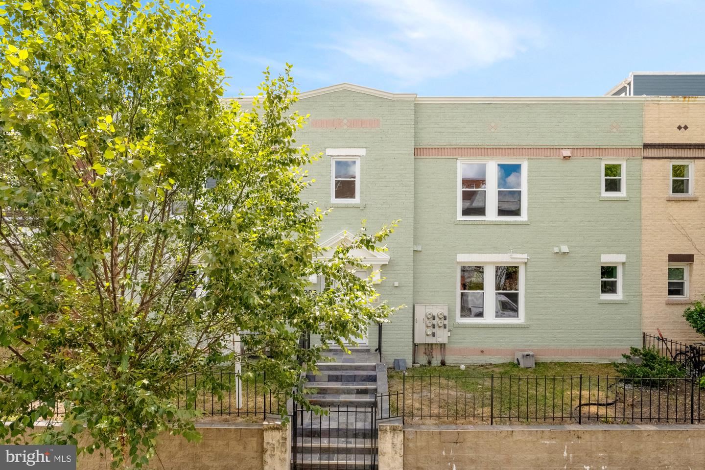 303 SEATON PL NE #2, WASHINGTON, District Of Columbia 20002, 2 Bedrooms Bedrooms, ,1 BathroomBathrooms,Residential,For sale,303 SEATON PL NE #2,DCDC2220342 MLS # DCDC2220342