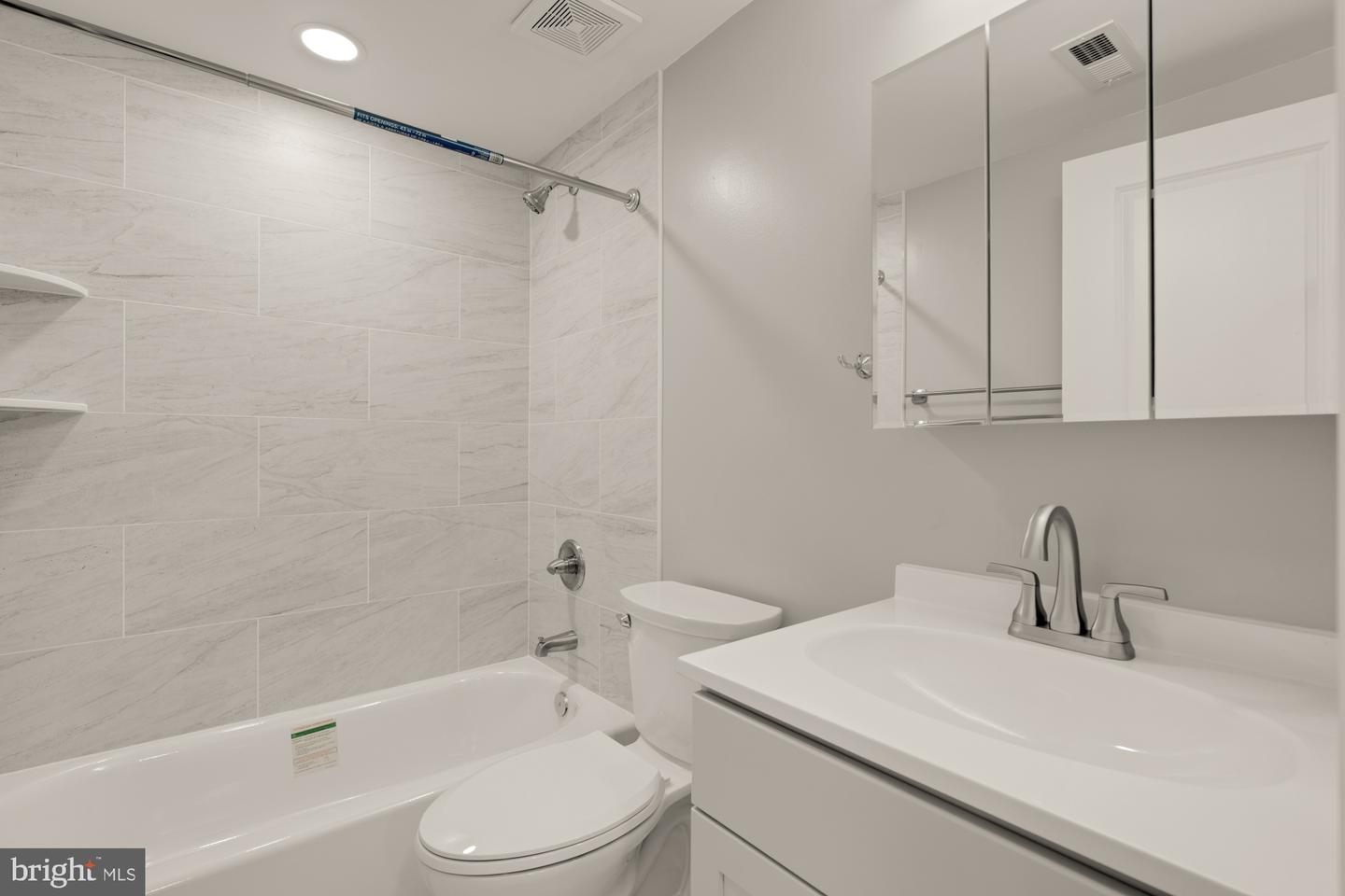 303 SEATON PL NE #2, WASHINGTON, District Of Columbia 20002, 2 Bedrooms Bedrooms, ,1 BathroomBathrooms,Residential,For sale,303 SEATON PL NE #2,DCDC2220342 MLS # DCDC2220342