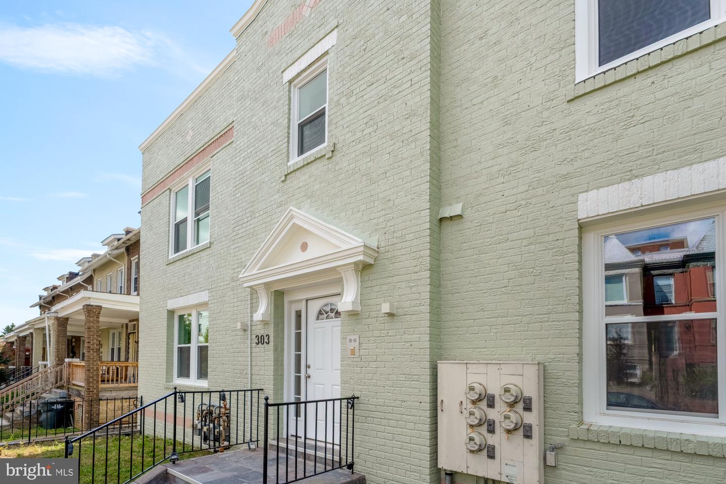 303 SEATON PL NE #2, WASHINGTON, District Of Columbia 20002, 2 Bedrooms Bedrooms, ,1 BathroomBathrooms,Residential,For sale,303 SEATON PL NE #2,DCDC2220342 MLS # DCDC2220342