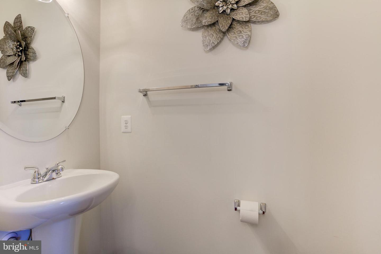 15673 JOHN DISKIN CIR, WOODBRIDGE, Virginia 22191, 3 Bedrooms Bedrooms, 5 Rooms Rooms,3 BathroomsBathrooms,Residential,For sale,15673 JOHN DISKIN CIR,VAPW2103280 MLS # VAPW2103280