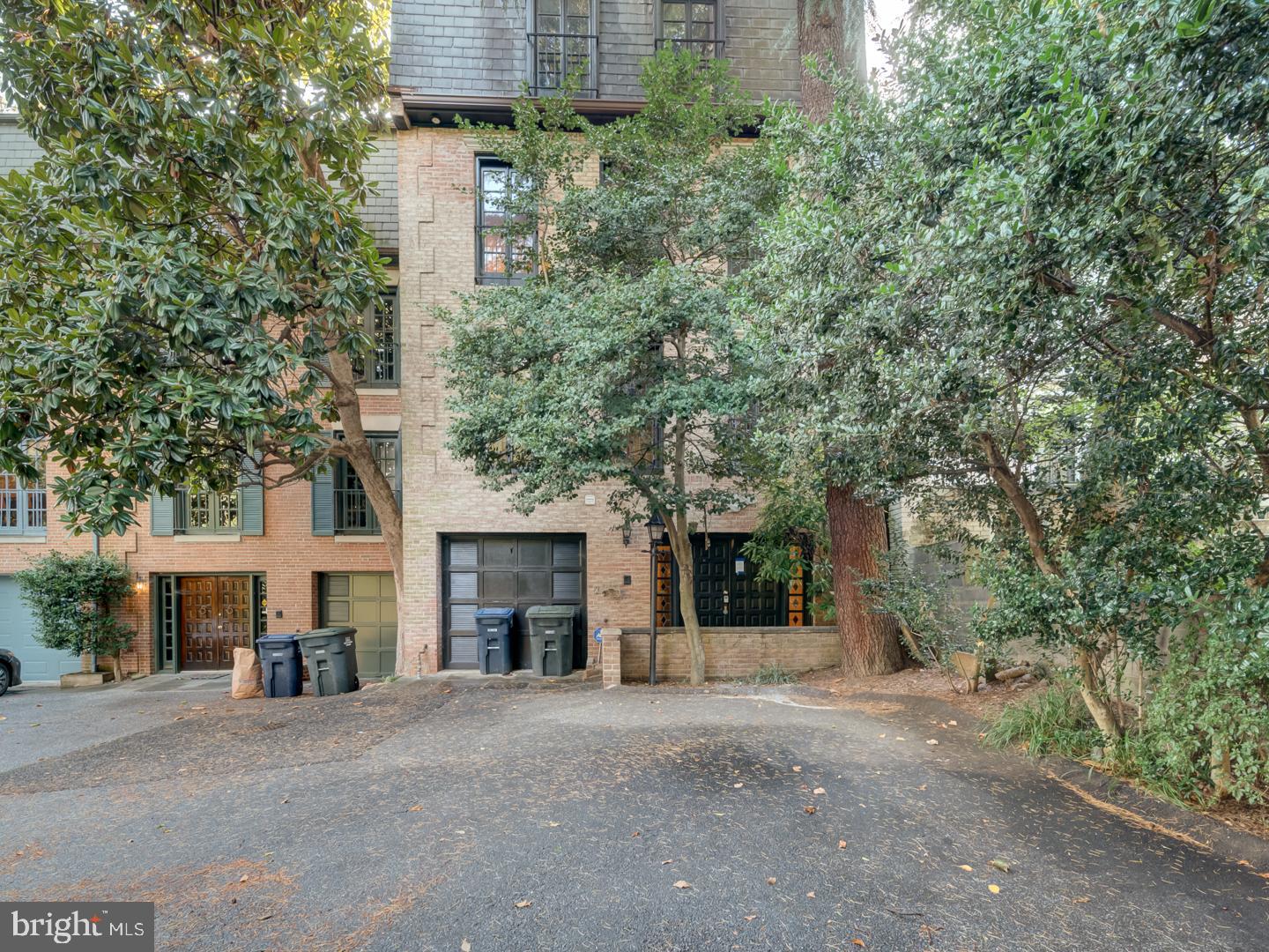 2142 CATHEDRAL AVE NW, WASHINGTON, District Of Columbia 20008, 4 Bedrooms Bedrooms, ,4 BathroomsBathrooms,Residential,For sale,2142 CATHEDRAL AVE NW,DCDC2220438 MLS # DCDC2220438