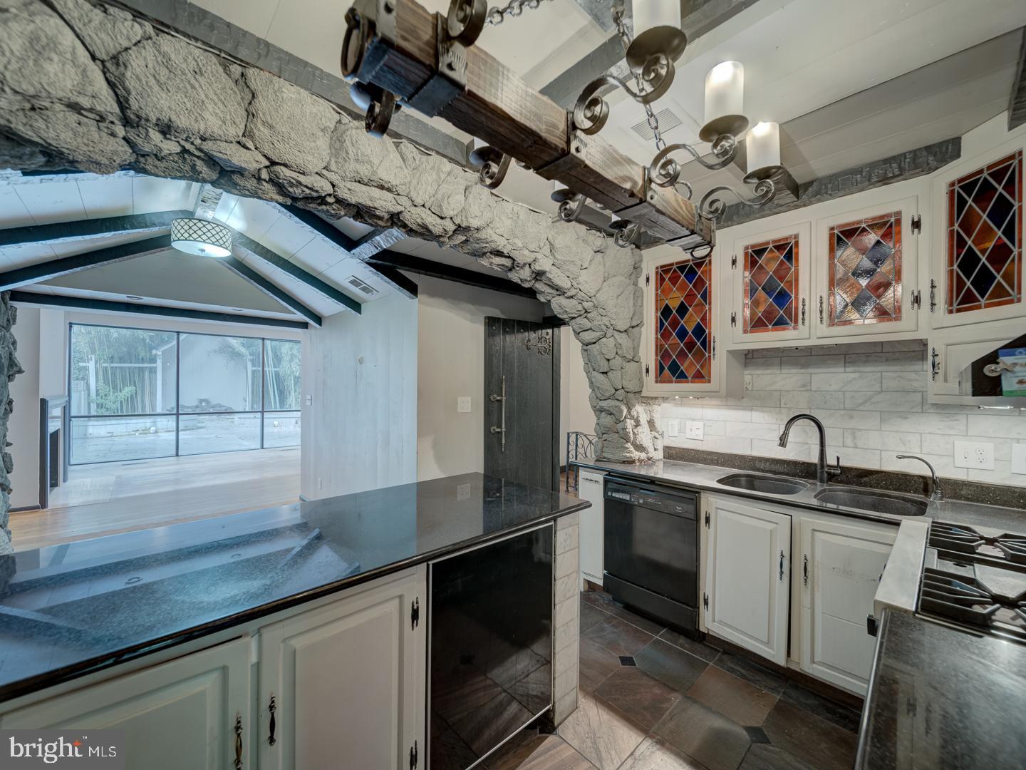 2142 CATHEDRAL AVE NW, WASHINGTON, District Of Columbia 20008, 4 Bedrooms Bedrooms, ,4 BathroomsBathrooms,Residential,For sale,2142 CATHEDRAL AVE NW,DCDC2220438 MLS # DCDC2220438