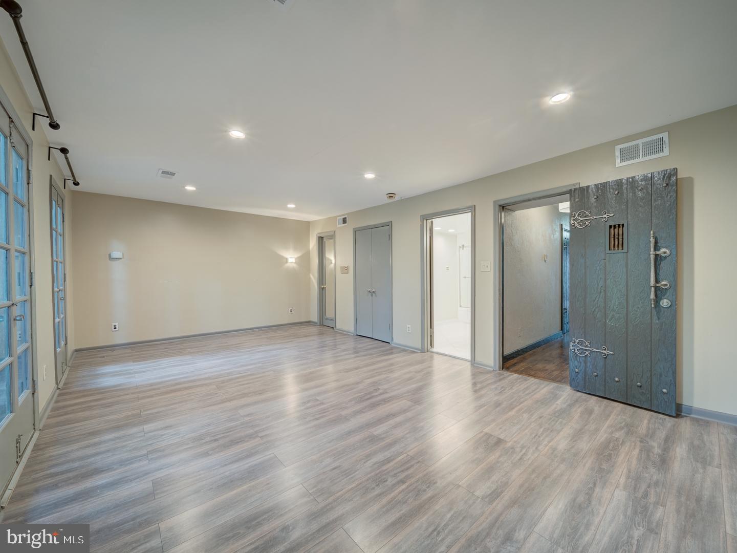 2142 CATHEDRAL AVE NW, WASHINGTON, District Of Columbia 20008, 4 Bedrooms Bedrooms, ,4 BathroomsBathrooms,Residential,For sale,2142 CATHEDRAL AVE NW,DCDC2220438 MLS # DCDC2220438