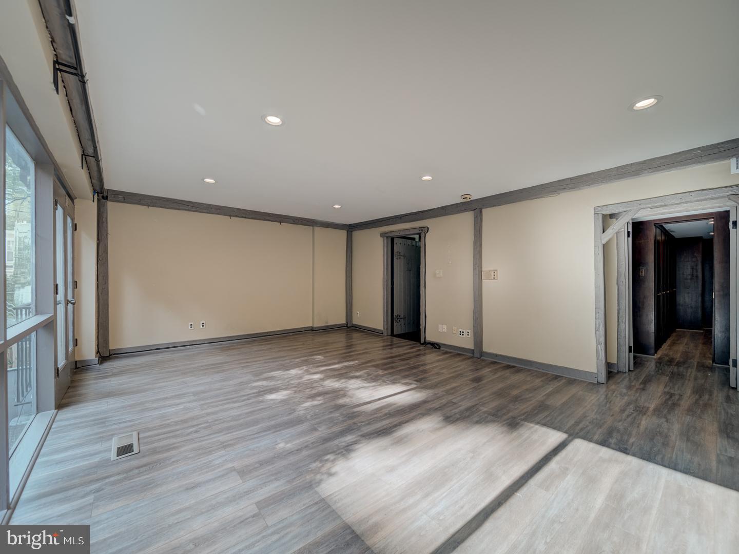 2142 CATHEDRAL AVE NW, WASHINGTON, District Of Columbia 20008, 4 Bedrooms Bedrooms, ,4 BathroomsBathrooms,Residential,For sale,2142 CATHEDRAL AVE NW,DCDC2220438 MLS # DCDC2220438