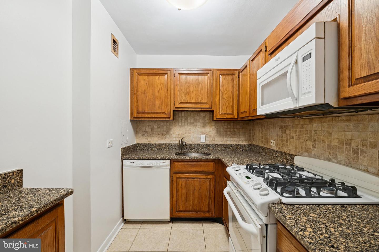 3000 SPOUT RUN PKWY #D405, ARLINGTON, Virginia 22201, 1 Bedroom Bedrooms, ,1 BathroomBathrooms,Residential,For sale,3000 SPOUT RUN PKWY #D405,VAAR2063196 MLS # VAAR2063196