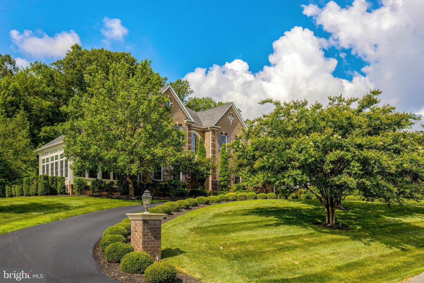 1678 HUNTING CREST WAY, VIENNA, Virginia 22182, 4 Bedrooms Bedrooms, ,5 BathroomsBathrooms,Residential,For sale,1678 HUNTING CREST WAY,VAFX2265328 MLS # VAFX2265328