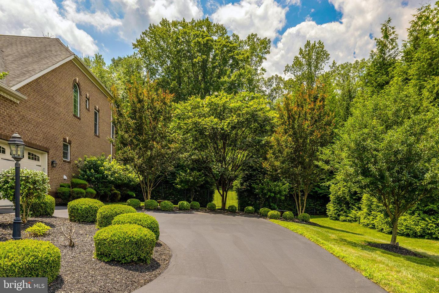 1678 HUNTING CREST WAY, VIENNA, Virginia 22182, 4 Bedrooms Bedrooms, ,5 BathroomsBathrooms,Residential,For sale,1678 HUNTING CREST WAY,VAFX2265328 MLS # VAFX2265328