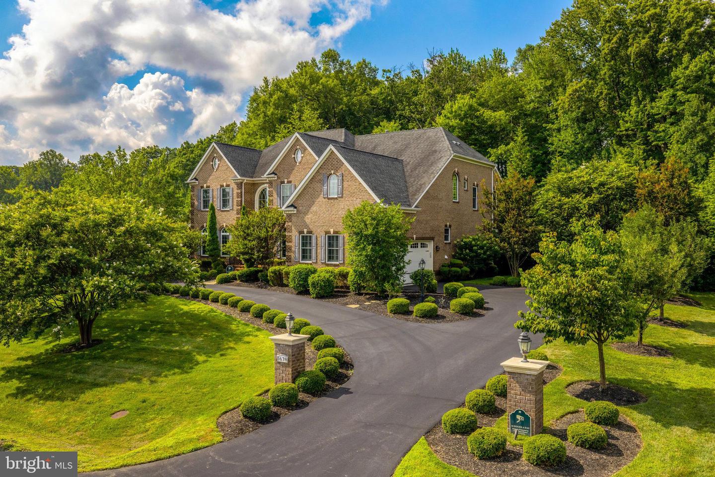 1678 HUNTING CREST WAY, VIENNA, Virginia 22182, 4 Bedrooms Bedrooms, ,5 BathroomsBathrooms,Residential,For sale,1678 HUNTING CREST WAY,VAFX2265328 MLS # VAFX2265328