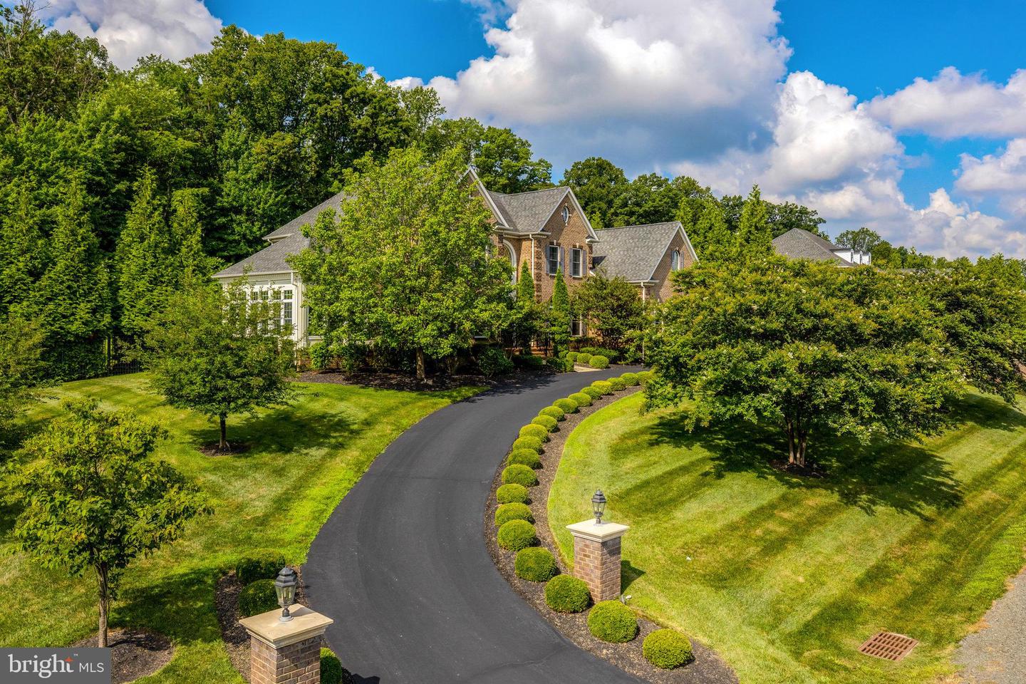 1678 HUNTING CREST WAY, VIENNA, Virginia 22182, 4 Bedrooms Bedrooms, ,5 BathroomsBathrooms,Residential,For sale,1678 HUNTING CREST WAY,VAFX2265328 MLS # VAFX2265328