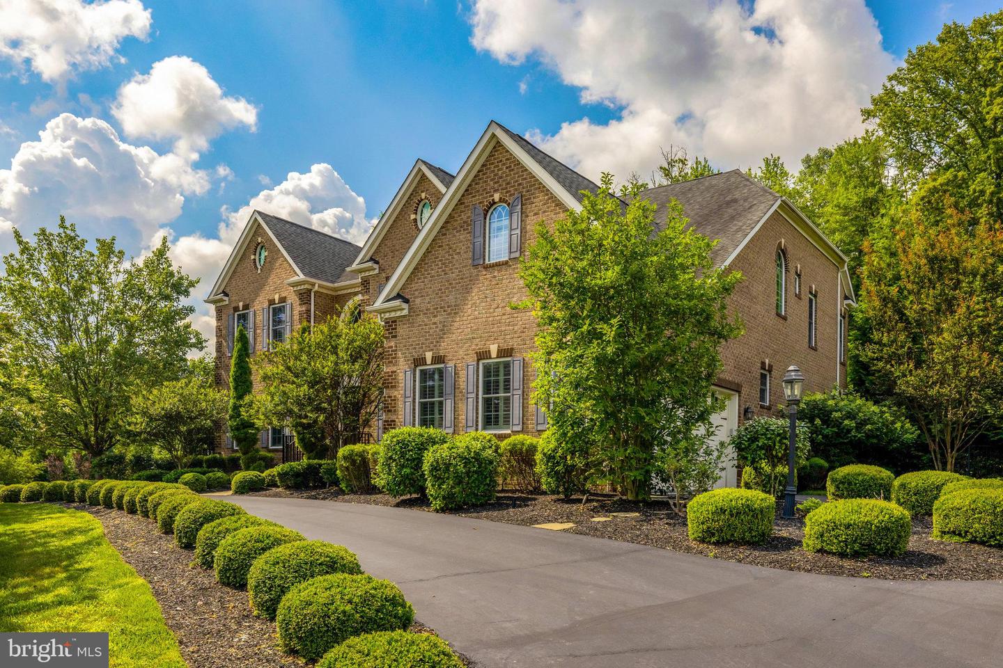 1678 HUNTING CREST WAY, VIENNA, Virginia 22182, 4 Bedrooms Bedrooms, ,5 BathroomsBathrooms,Residential,For sale,1678 HUNTING CREST WAY,VAFX2265328 MLS # VAFX2265328