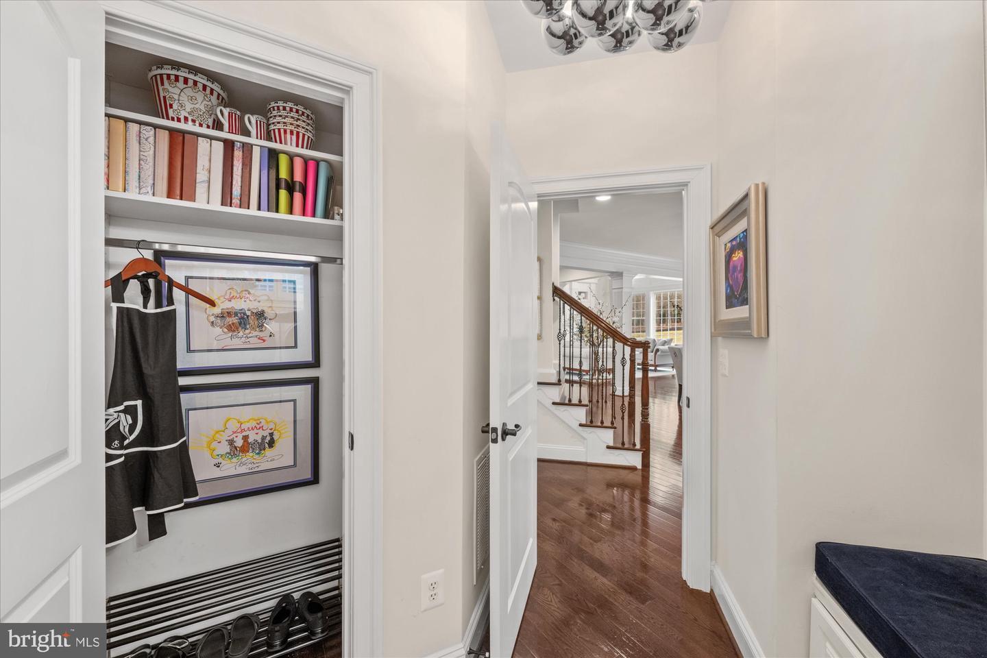 1678 HUNTING CREST WAY, VIENNA, Virginia 22182, 4 Bedrooms Bedrooms, ,5 BathroomsBathrooms,Residential,For sale,1678 HUNTING CREST WAY,VAFX2265328 MLS # VAFX2265328