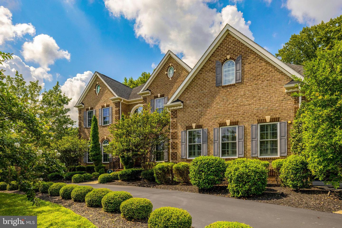 1678 HUNTING CREST WAY, VIENNA, Virginia 22182, 4 Bedrooms Bedrooms, ,5 BathroomsBathrooms,Residential,For sale,1678 HUNTING CREST WAY,VAFX2265328 MLS # VAFX2265328