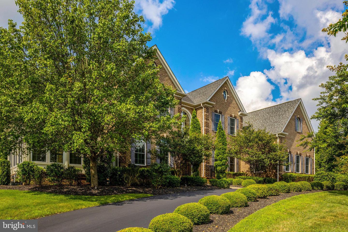 1678 HUNTING CREST WAY, VIENNA, Virginia 22182, 4 Bedrooms Bedrooms, ,5 BathroomsBathrooms,Residential,For sale,1678 HUNTING CREST WAY,VAFX2265328 MLS # VAFX2265328