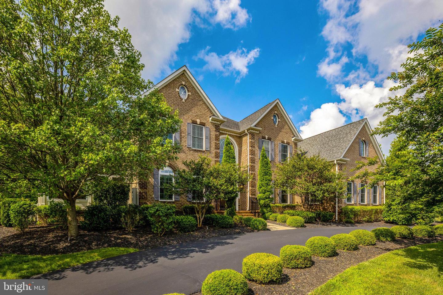 1678 HUNTING CREST WAY, VIENNA, Virginia 22182, 4 Bedrooms Bedrooms, ,5 BathroomsBathrooms,Residential,For sale,1678 HUNTING CREST WAY,VAFX2265328 MLS # VAFX2265328