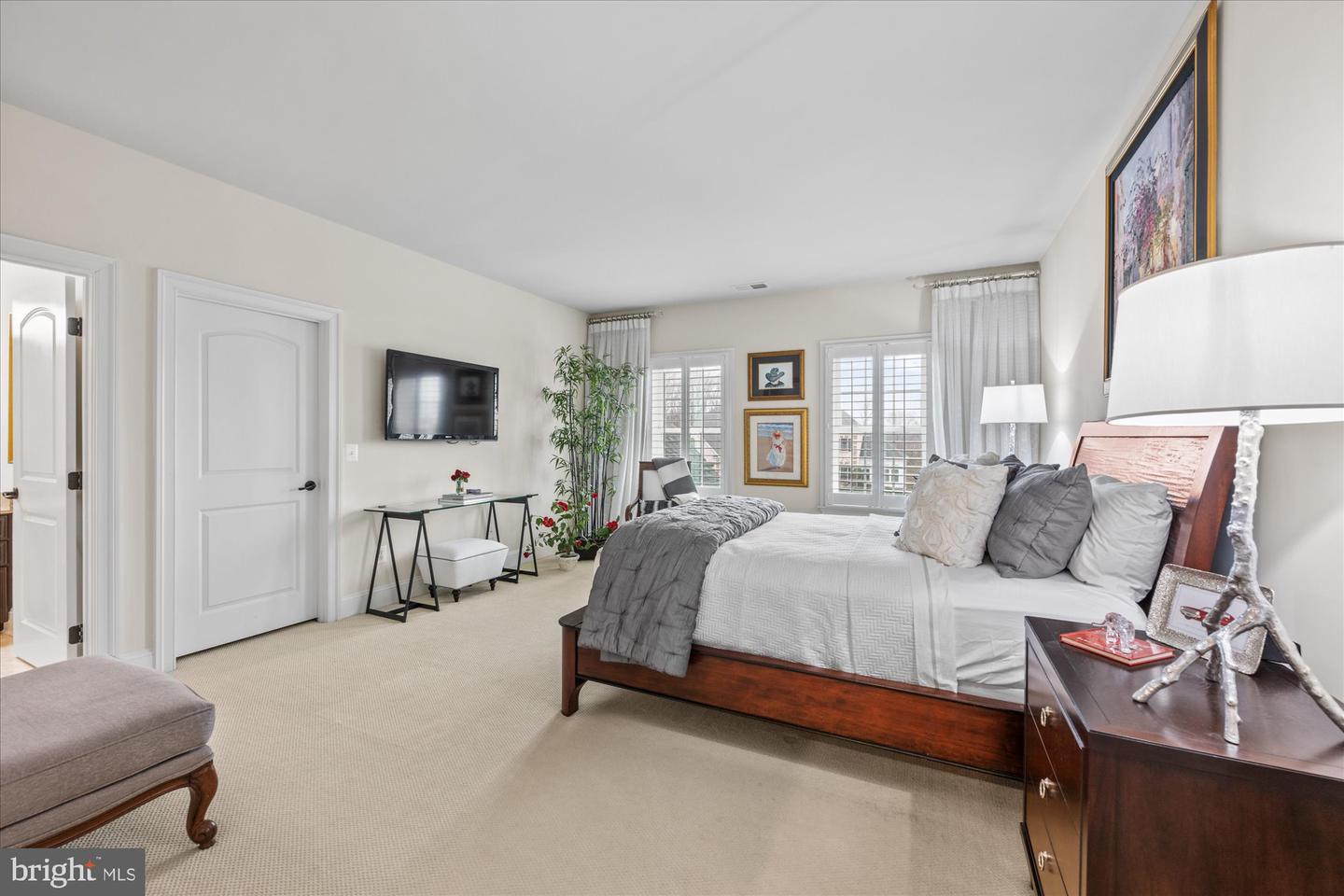 1678 HUNTING CREST WAY, VIENNA, Virginia 22182, 4 Bedrooms Bedrooms, ,5 BathroomsBathrooms,Residential,For sale,1678 HUNTING CREST WAY,VAFX2265328 MLS # VAFX2265328
