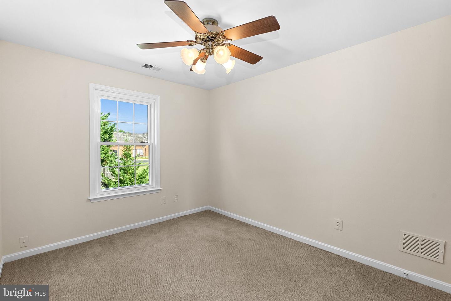 5570 VILLAGE CENTER DR, CENTREVILLE, Virginia 20120, 4 Bedrooms Bedrooms, ,3 BathroomsBathrooms,Residential,For sale,5570 VILLAGE CENTER DR,VAFX2265324 MLS # VAFX2265324