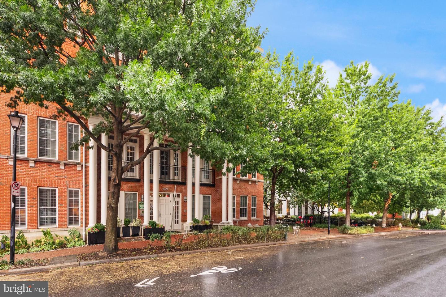 1023 N ROYAL ST #109, ALEXANDRIA, Virginia 22314, 1 Bedroom Bedrooms, ,1 BathroomBathrooms,Residential,For sale,1023 N ROYAL ST #109,VAAX2049376 MLS # VAAX2049376 1023 N ROYAL ST #109, ALEXANDRIA, Virginia 22314, 1 Bedroom Bedrooms, ,1 BathroomBathrooms,Residential,For sale,1023 N ROYAL ST #109,VAAX2049376 MLS # VAAX2049376