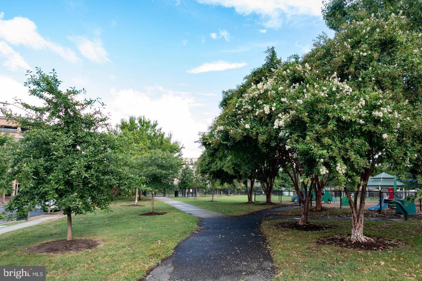 1023 N ROYAL ST #109, ALEXANDRIA, Virginia 22314, 1 Bedroom Bedrooms, ,1 BathroomBathrooms,Residential,For sale,1023 N ROYAL ST #109,VAAX2049376 MLS # VAAX2049376 1023 N ROYAL ST #109, ALEXANDRIA, Virginia 22314, 1 Bedroom Bedrooms, ,1 BathroomBathrooms,Residential,For sale,1023 N ROYAL ST #109,VAAX2049376 MLS # VAAX2049376