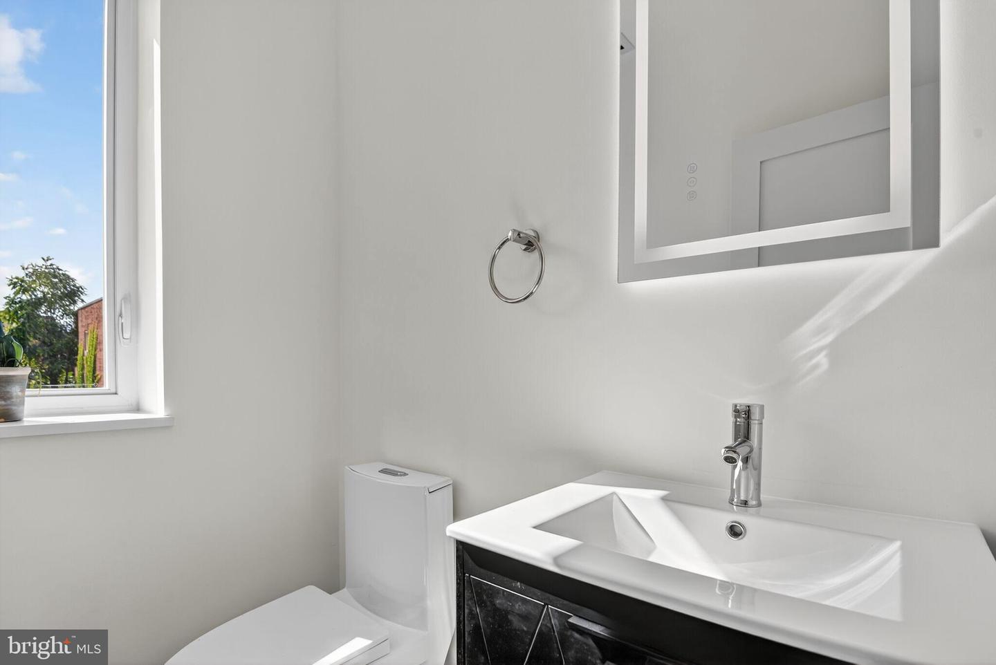 3303 SHERMAN AVE NW #B, WASHINGTON, District Of Columbia 20010, 3 Bedrooms Bedrooms, 9 Rooms Rooms,2 BathroomsBathrooms,Residential,For sale,3303 SHERMAN AVE NW #B,DCDC2220812 MLS # DCDC2220812