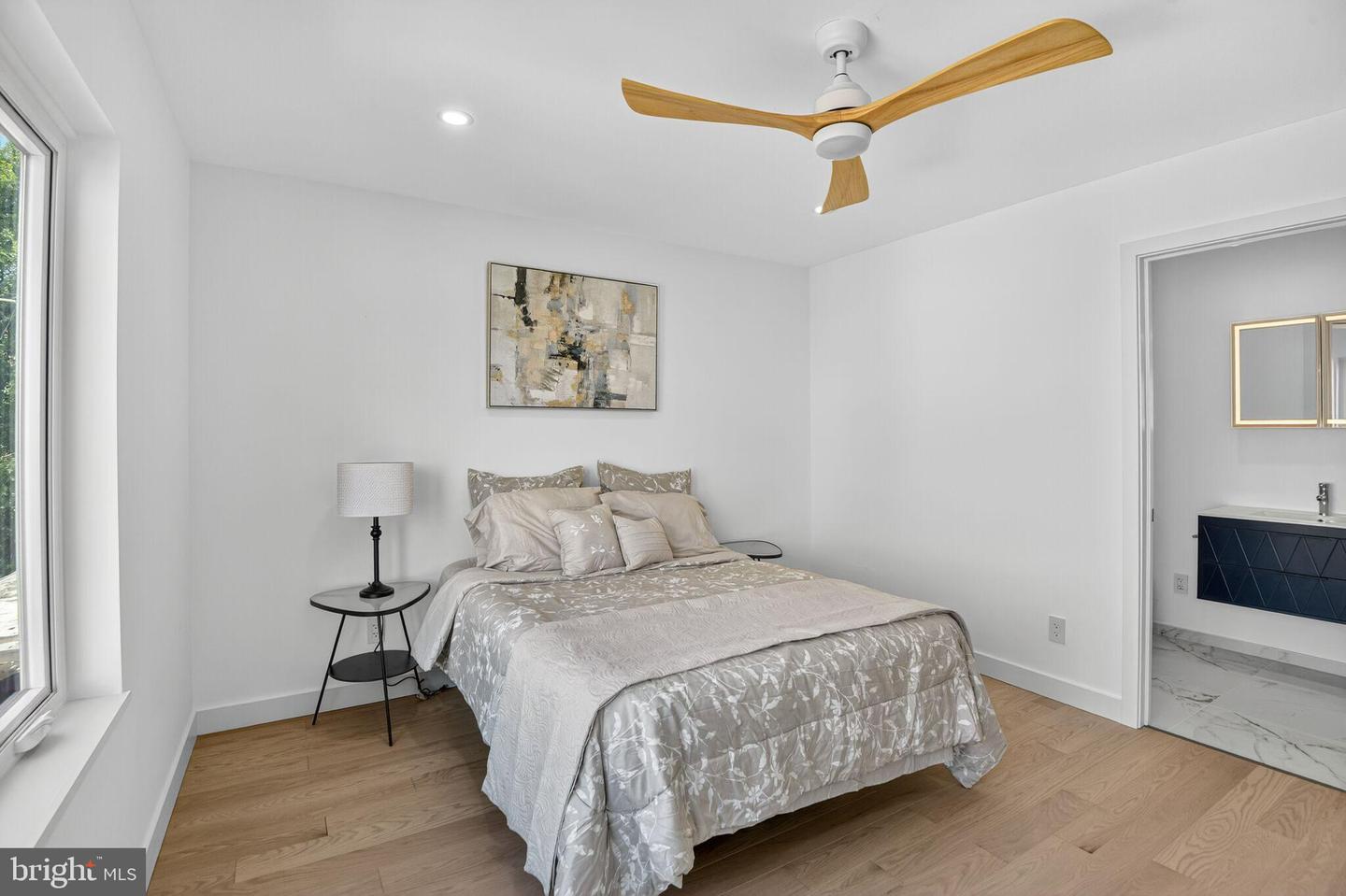 3303 SHERMAN AVE NW #B, WASHINGTON, District Of Columbia 20010, 3 Bedrooms Bedrooms, 9 Rooms Rooms,2 BathroomsBathrooms,Residential,For sale,3303 SHERMAN AVE NW #B,DCDC2220812 MLS # DCDC2220812